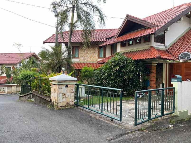 rumah mewah view cantik srondol semarang