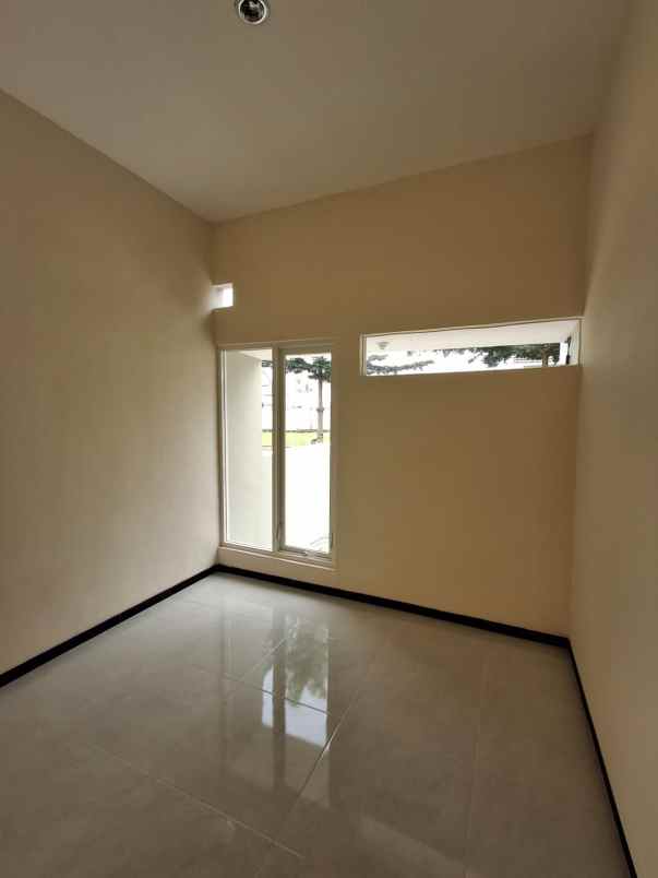 rumah miimalis 300 jutaan dekat kampus binus araya