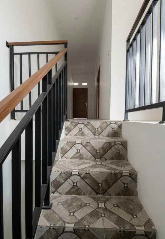 rumah minimalis modern dalam cluster di bintara