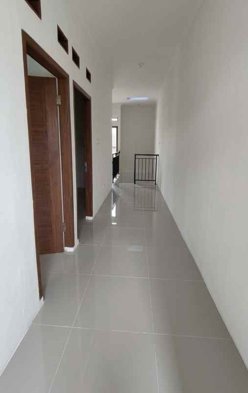 rumah minimalis modern dalam cluster di bintara