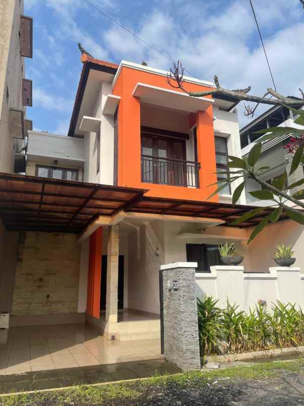 rumah modern di jl tukad badung deket sanur sidekarya