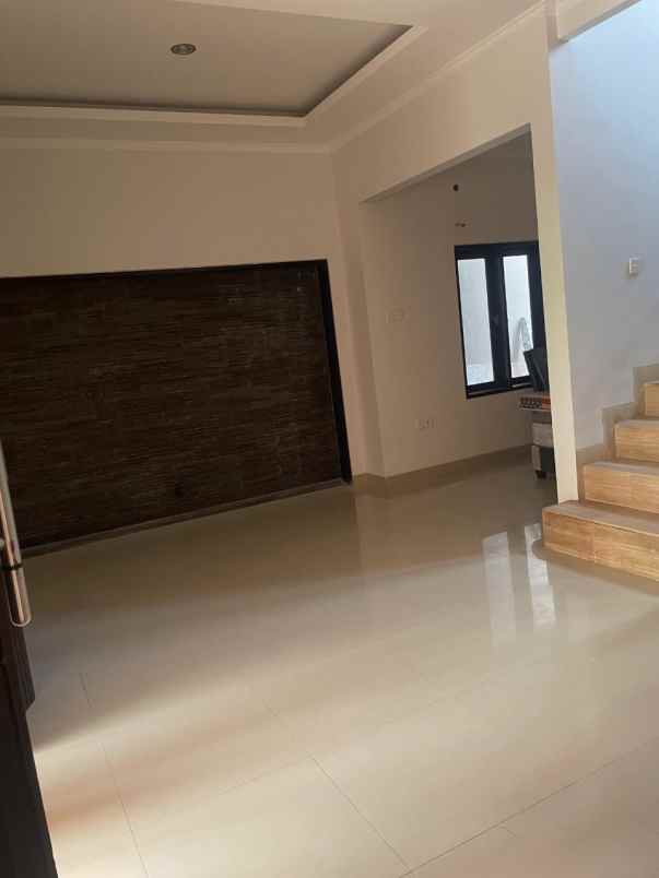 rumah modern di jl tukad badung deket sanur sidekarya