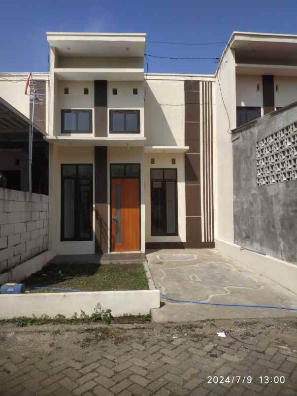 rumah modern lokasi dekat otsuka lawang