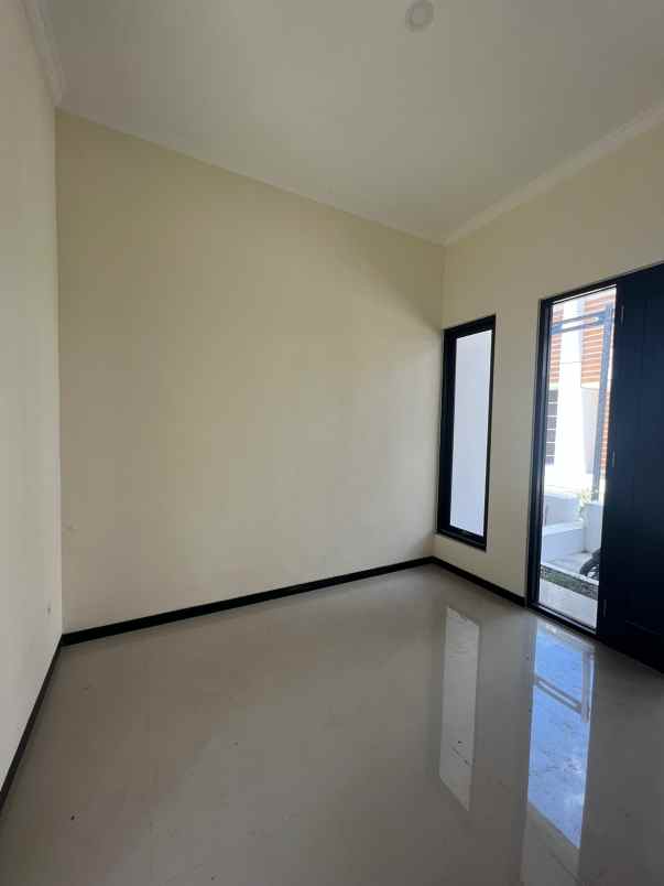 rumah modern mewah 2 lantai cantik di lowokwaru