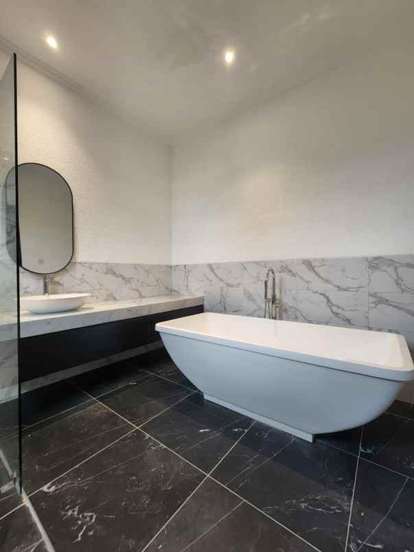 rumah naru dan mewah di vila delima lebak bulus