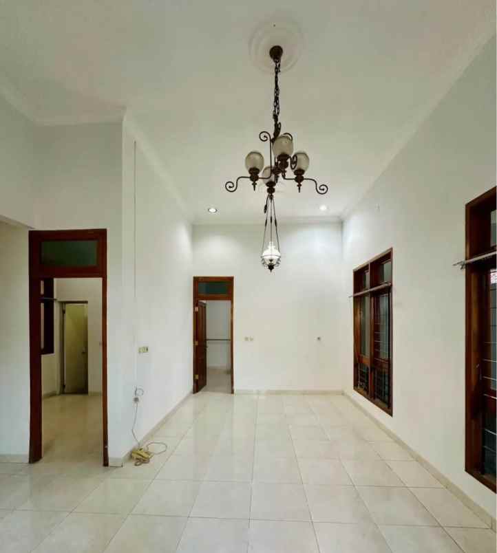 rumah ngesrep barat banyumanik semarang