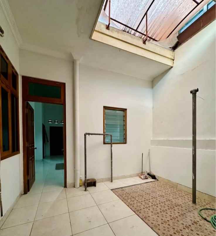 rumah ngesrep barat banyumanik semarang