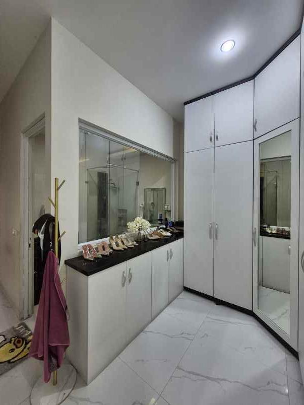 rumah nyaman kolam renang legenda wisata cibubur