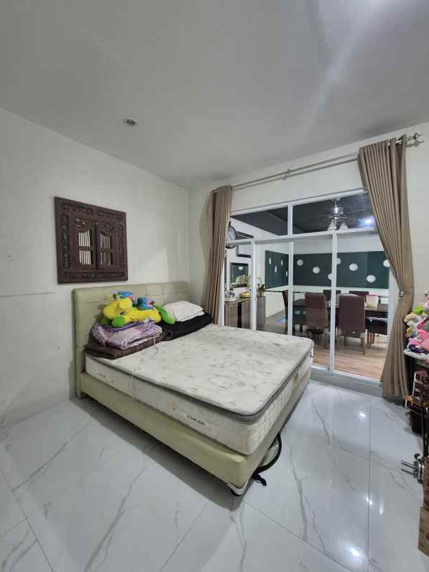 rumah nyaman kolam renang legenda wisata cibubur