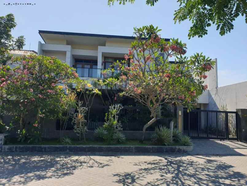 rumah pakuwon city strategis minimalis furnish