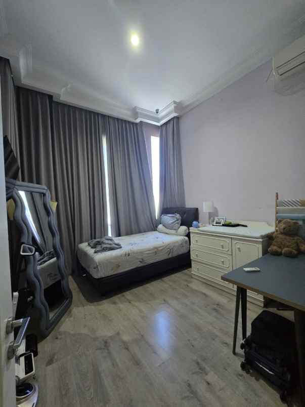 rumah pakuwon indah vbr 2 hdp selatan