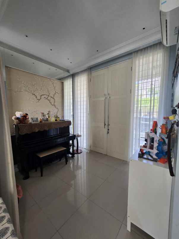 rumah pakuwon indah vbr 2 hdp selatan