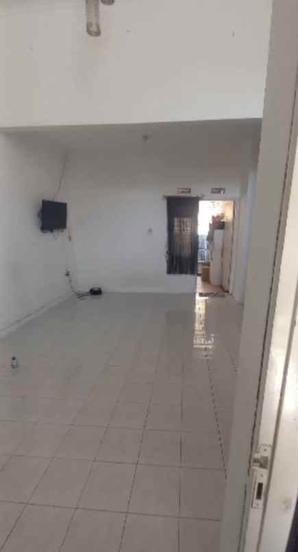 rumah puri surya jaya sidoarjo row 2 5 mobil