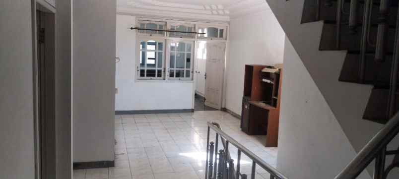 rumah raya nginden 3 lantai lebar 12