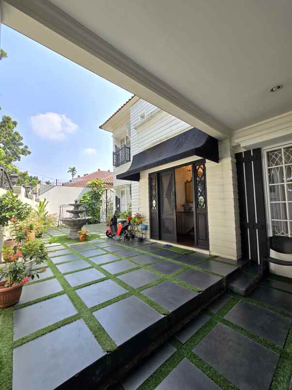 rumah secondary dengan private pool di cipayung