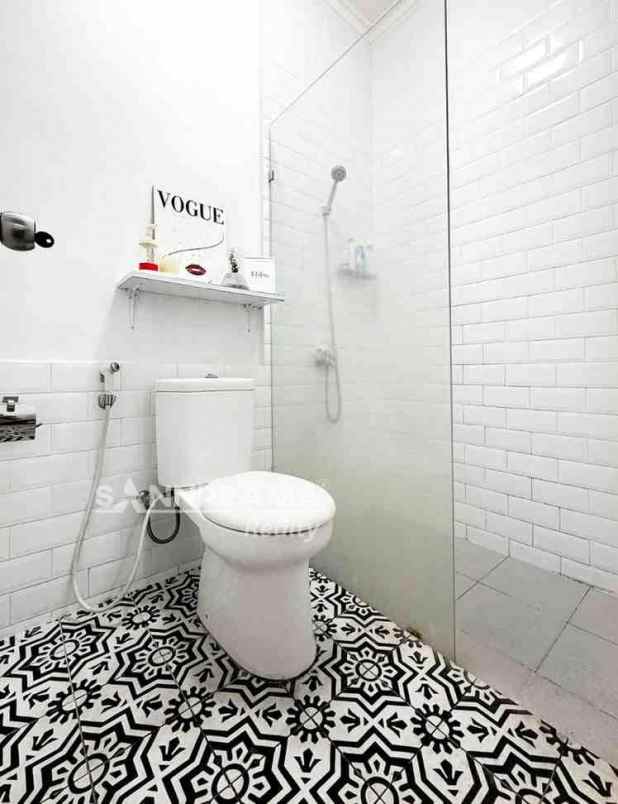 rumah semi furnished dalam cluster sukatani depok fry