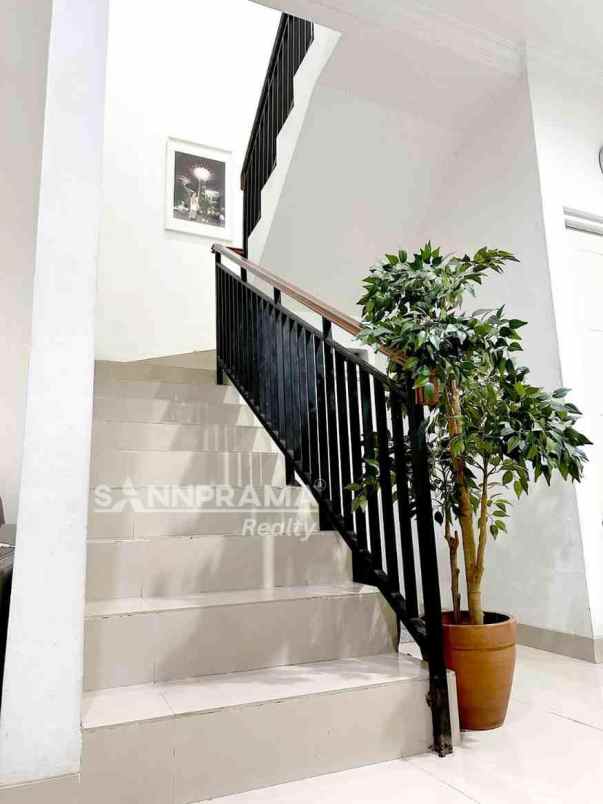 rumah semi furnished dalam cluster sukatani depok fry