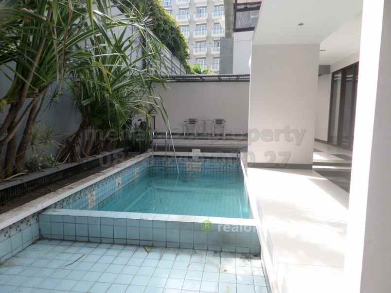  Rumah  Minimalis  Modern  Di Setiabudi Ada  Kolam  Renang 