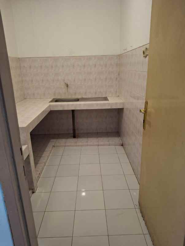 rumah siap huni darmo harapan row jalan 2 5 mobil