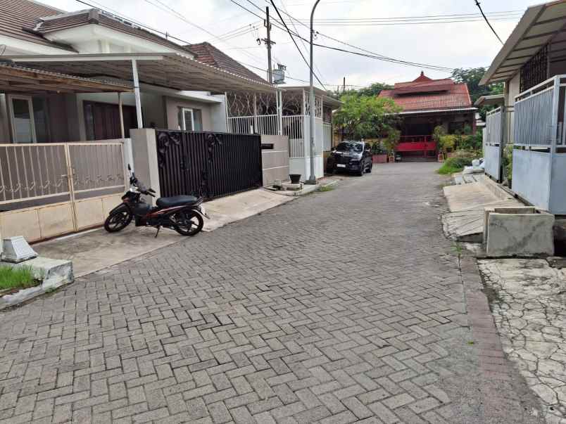 rumah siap huni darmo harapan row jalan 2 5 mobil