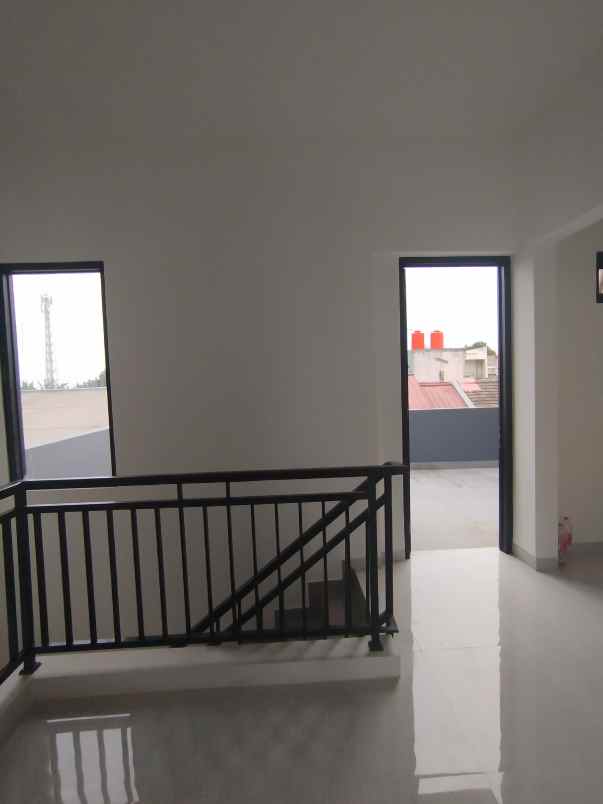 rumah siap huni dekat lrt cikunir dan tol pondok gede