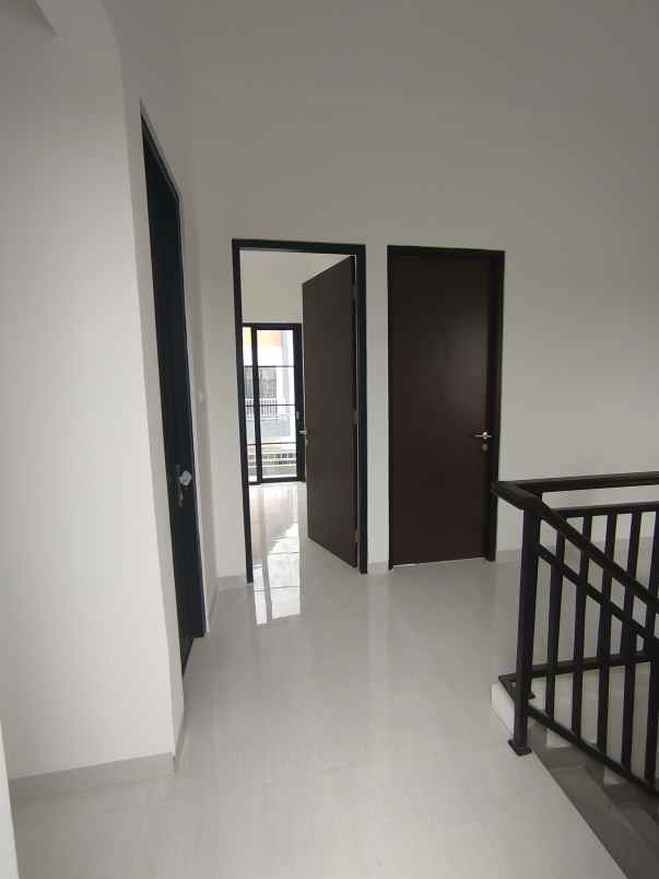 rumah siap huni dekat lrt cikunir dan tol pondok gede