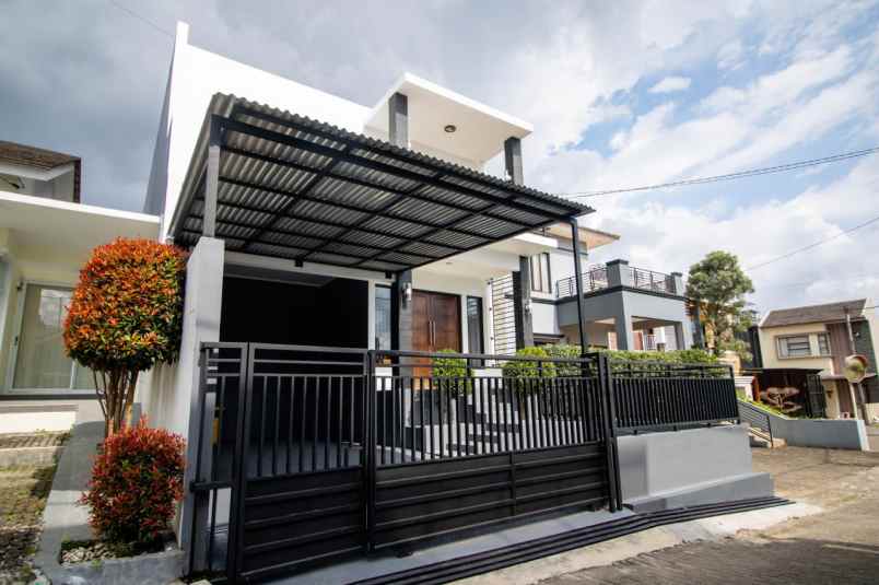 rumah siap huni dengan private pool indoor