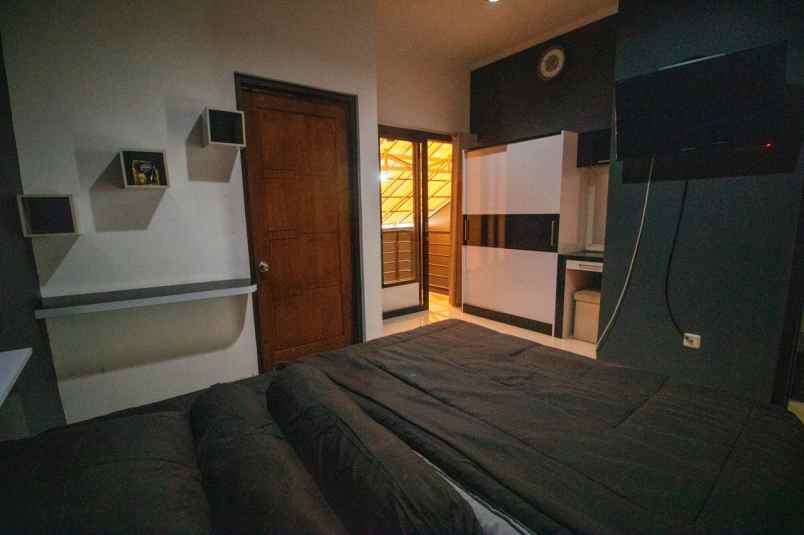 rumah siap huni dengan private pool indoor