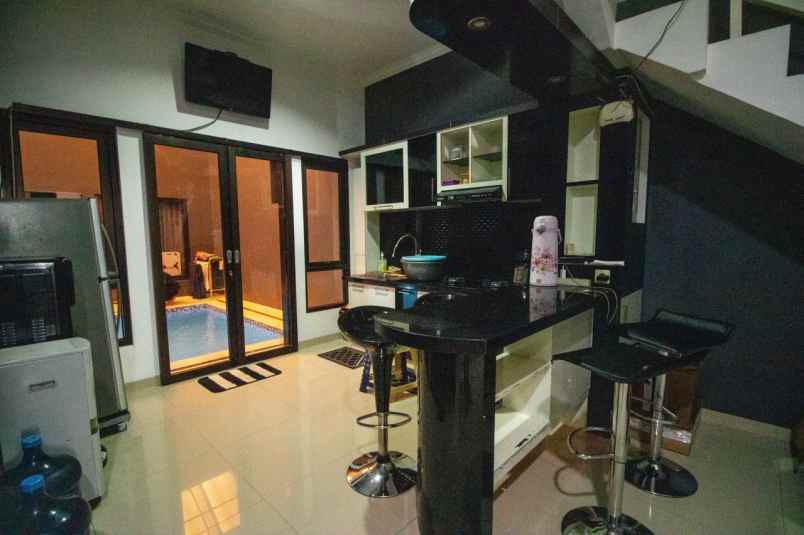 rumah siap huni dengan private pool indoor