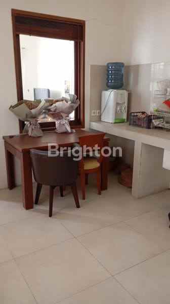 rumah siap huni di nginden timur parkir luas