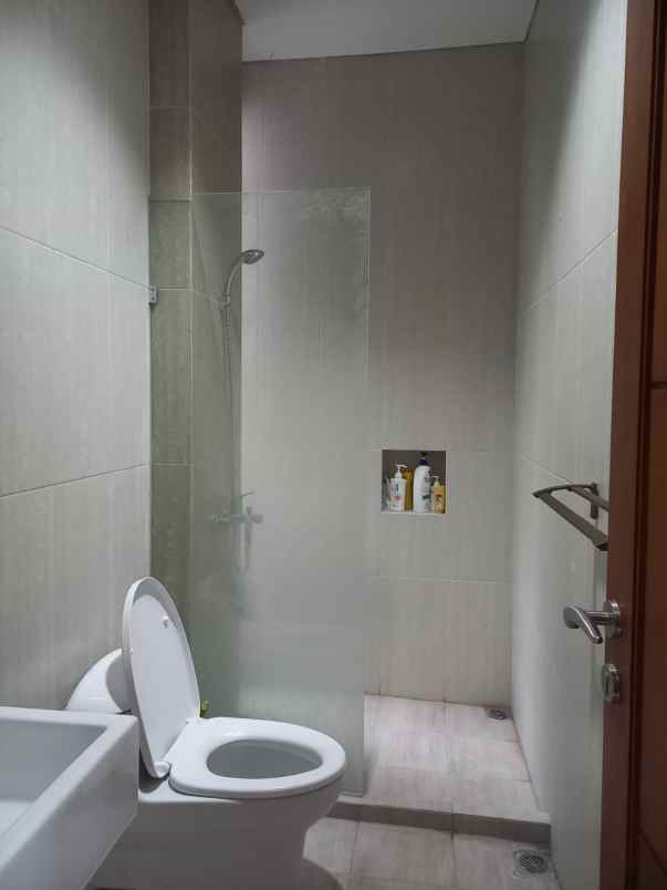 rumah siap huni full furnish di permata jingga