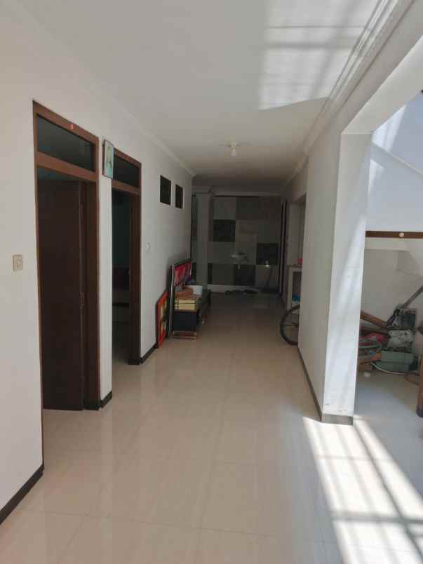 rumah siap huni lebak row jalan 2 mobil 2 lantai