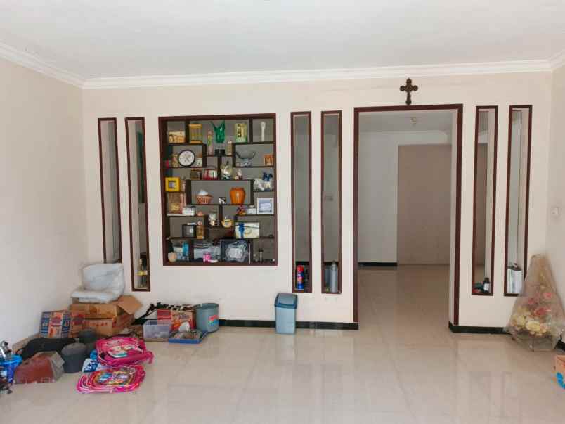 rumah siap huni lebak row jalan 2 mobil 2 lantai