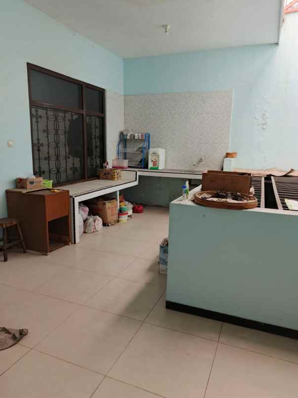 rumah siap huni lebak row jalan 2 mobil 2 lantai