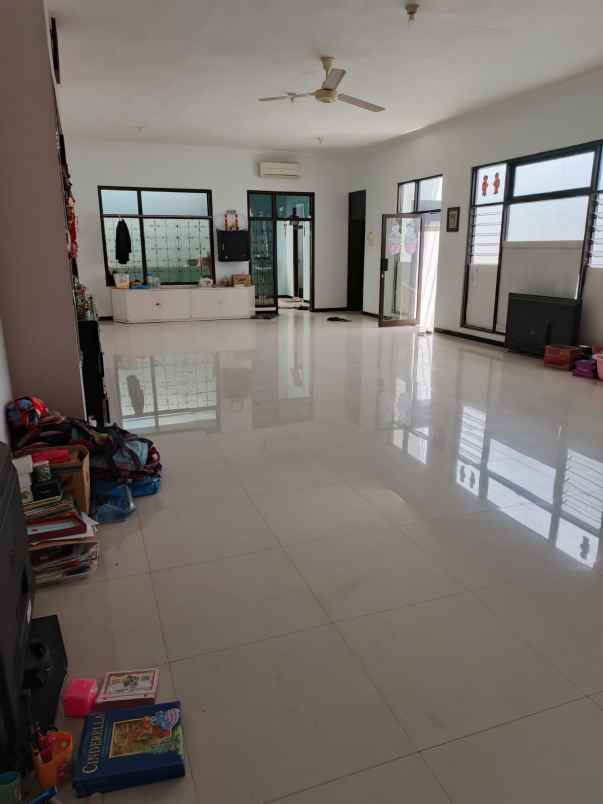 rumah siap huni lebak row jalan 2 mobil 2 lantai