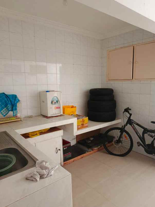 rumah siap huni lebak row jalan 2 mobil 2 lantai