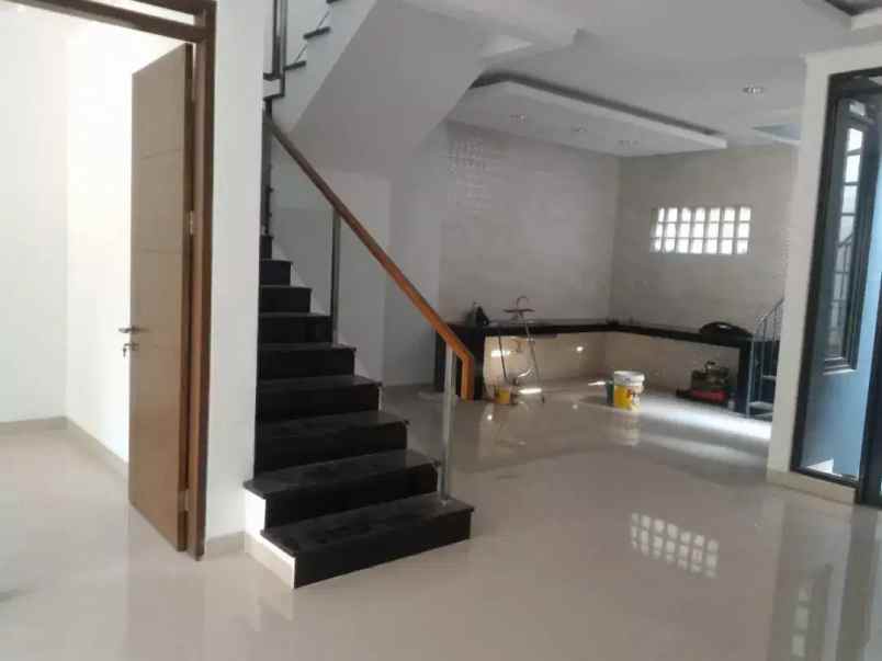 rumah singgasana pradana