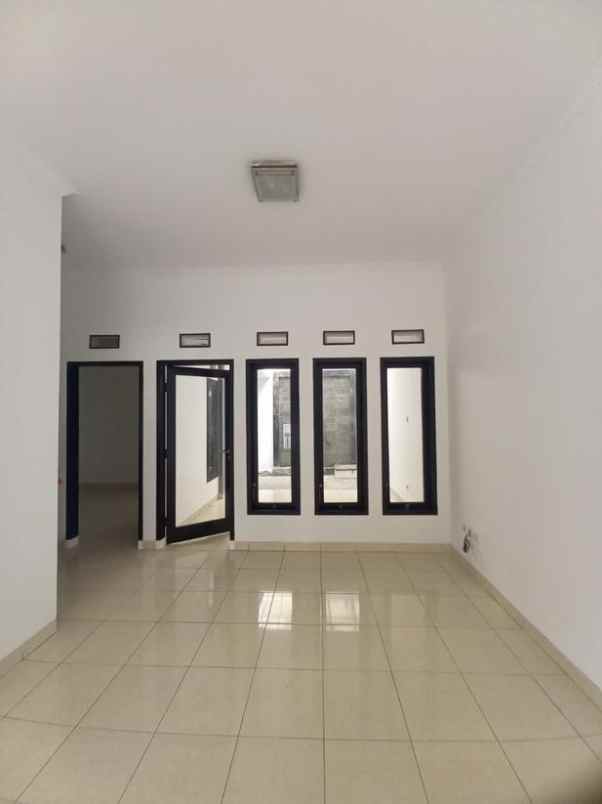 rumah strategis di turangga salendro buah batu bandung