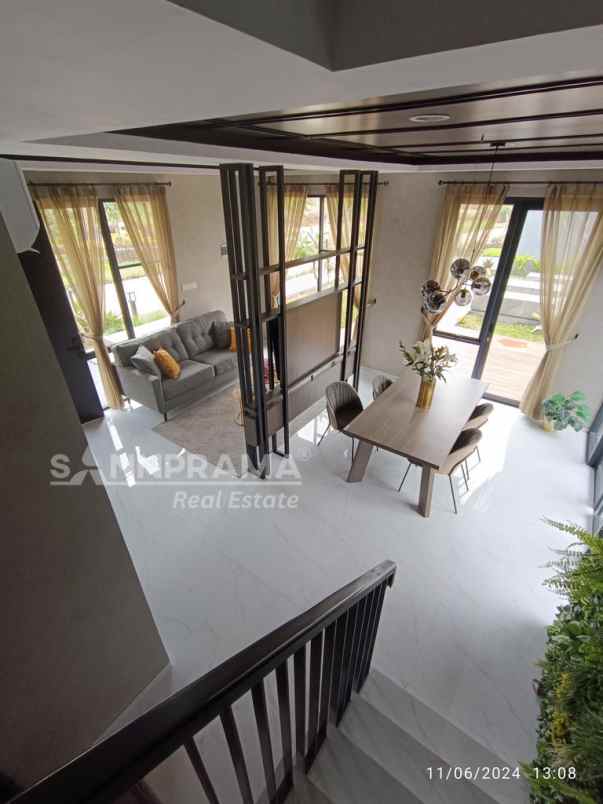 rumah strategis pinggir jalan dekat akses tol