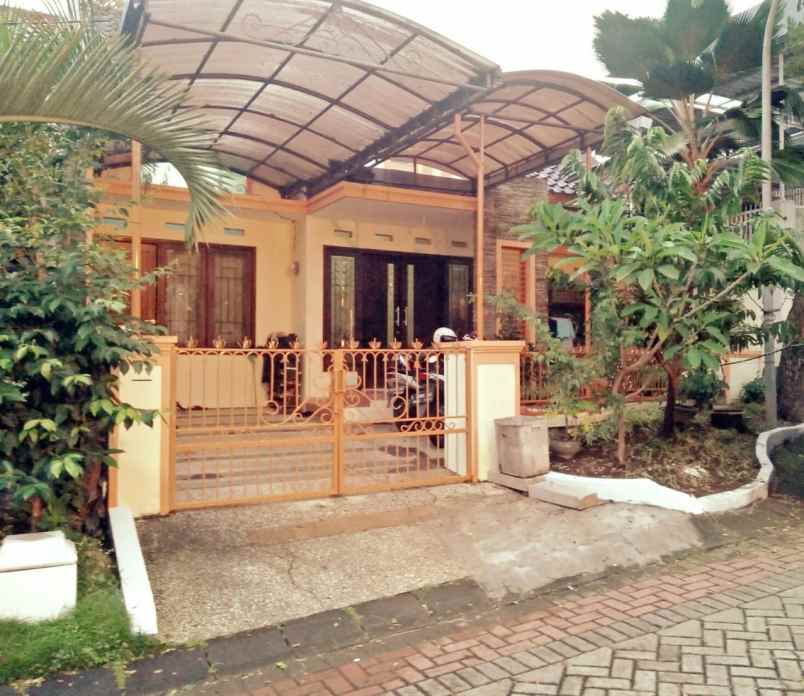 rumah villa puncak tidar