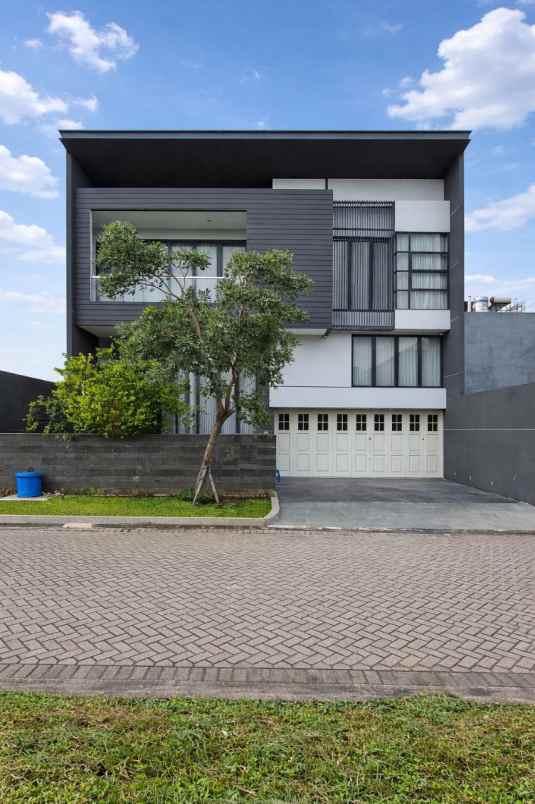 rumah waterfront citraland strategis row 3 mobil