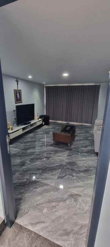 rumah waterfront citraland strategis row 3 mobil