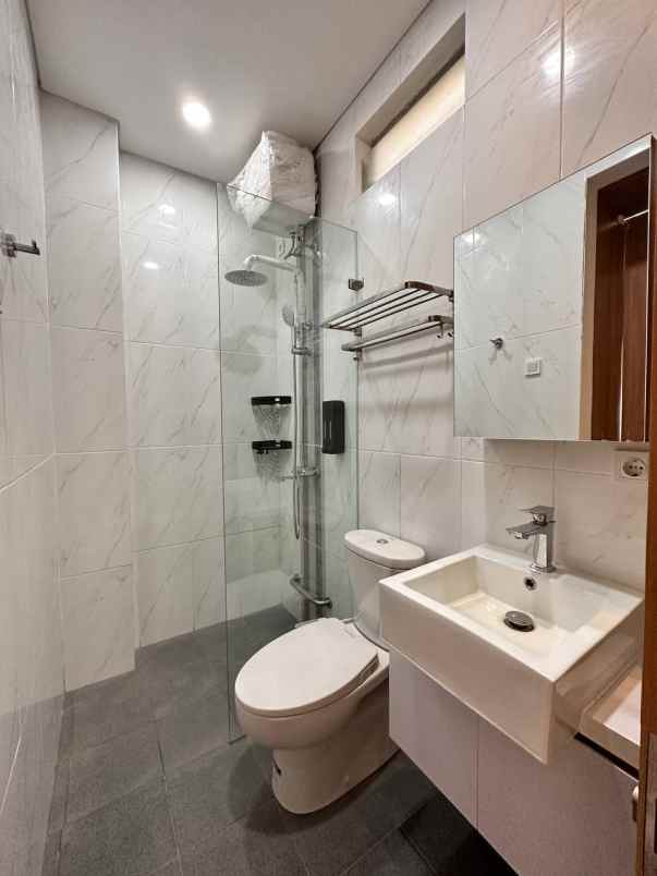 townhouse premium 3 lantai pejaten jakarta selatan