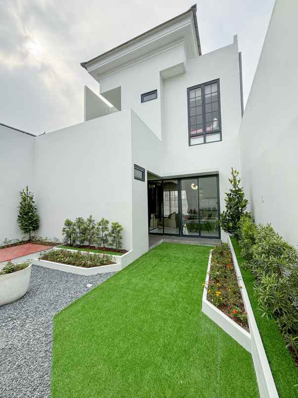 vicente at klasika grand wisata