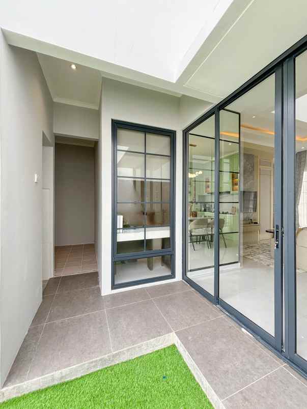 vicente at klasika grand wisata