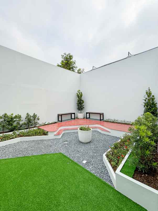 vicente at klasika grand wisata