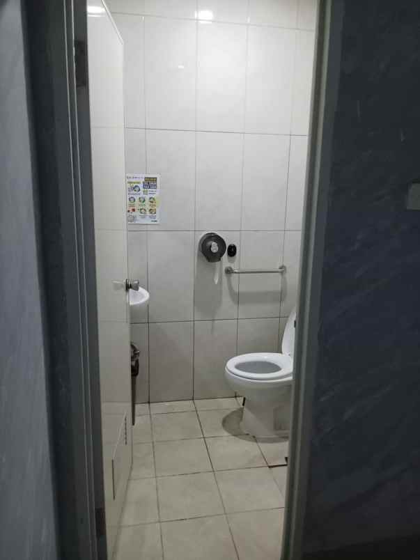 dijual cepat ruko 3 lantai