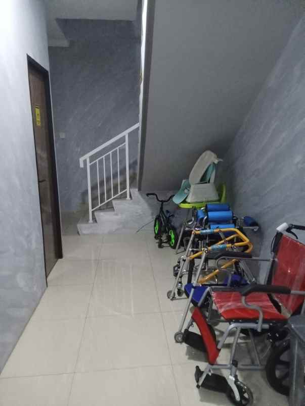 dijual cepat ruko 3 lantai