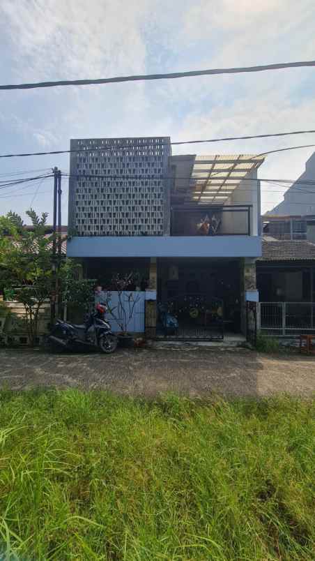 dijual cepat rumah 2 lantai dikayuringin bekasi barat