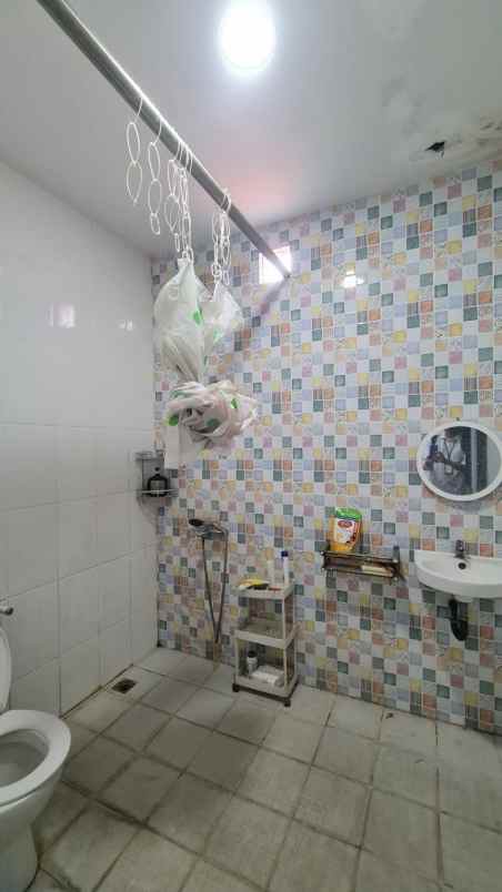 dijual cepat rumah 2 lantai dikayuringin bekasi barat